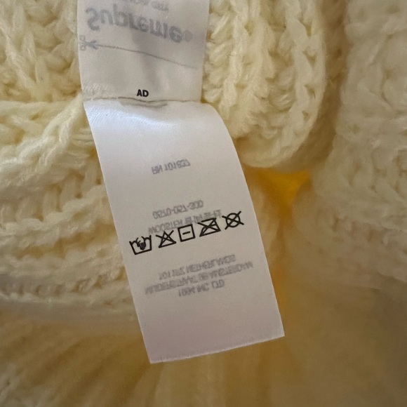 Supreme Beanie - Picture 5 of 5